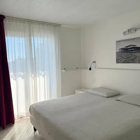 Aparthotel Holiday-2